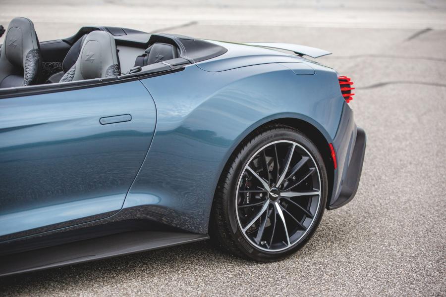 Детали экстерьера Aston Martin Vanquish Zagato Volante 2017 года  (NA) (фото 28 из 40)